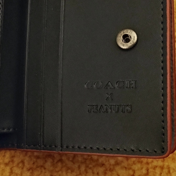 Coach/Peanuts Collab Wallet - Picture 3 of 8